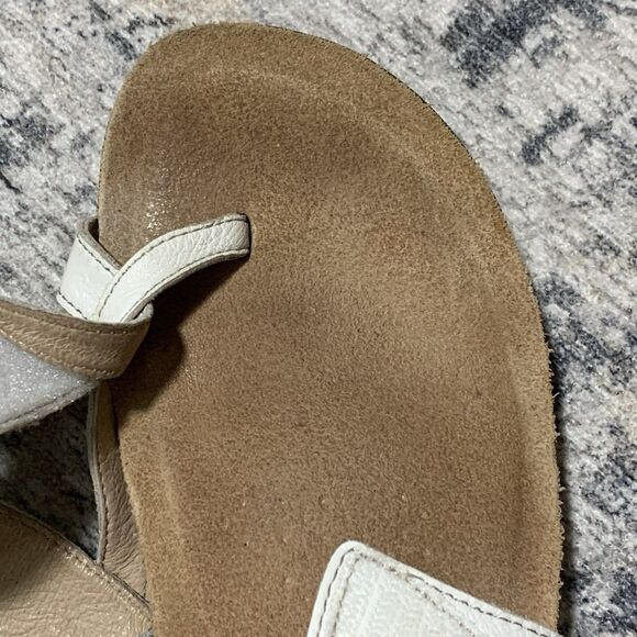 Taos Perfect Sandals Womens Size 8 White Leather Toe Loop Strappy PRF-14050 - Picture 8 of 8